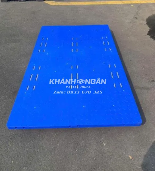 Sản phẩm mới ra lò Pallet nhựa 1811 – 9 gù – 6 lõi thép