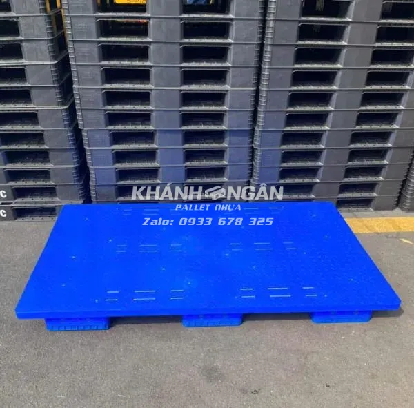 Sản phẩm mới ra lò Pallet nhựa 1811 - 9 gù - 6 lõi thép