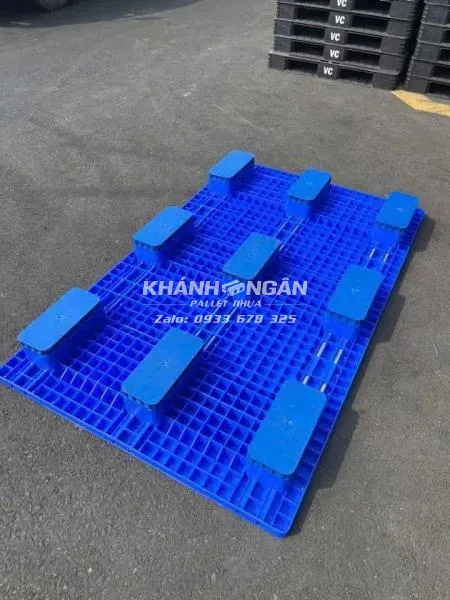 Sản phẩm mới ra lò Pallet nhựa 1811 – 9 gù – 6 lõi thép