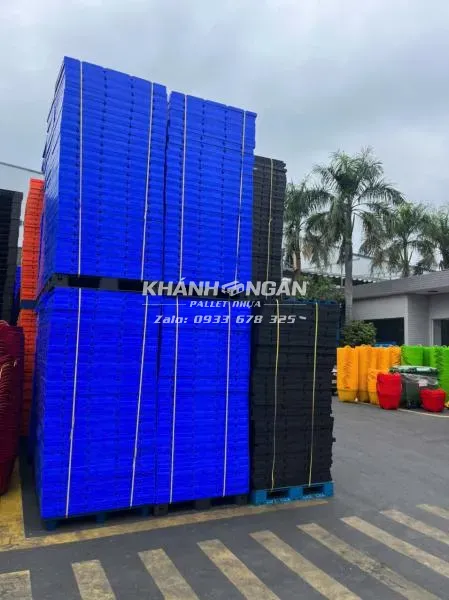 Pallet nhựa phiên bản mới, cải tiến mới kích thước 1000x600x40mm