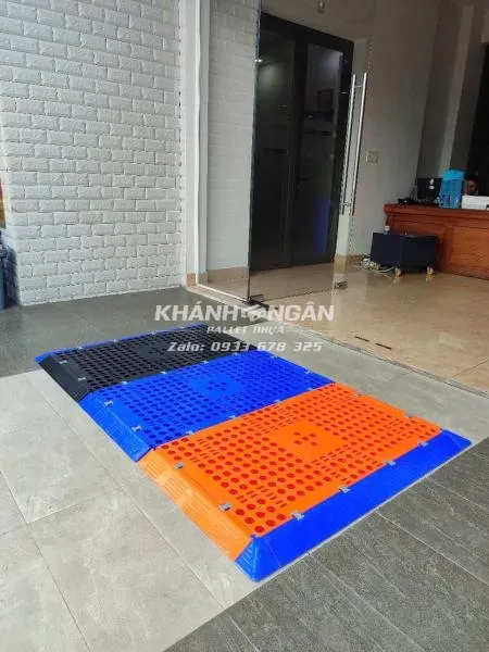 Pallet nhựa phiên bản mới, cải tiến mới kích thước 1000x600x40mm