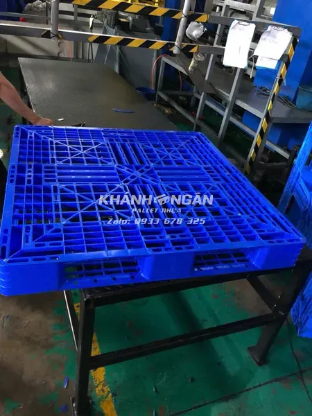 Pallet nhựa chân cốc mới kích thước 1100x1100x140mm