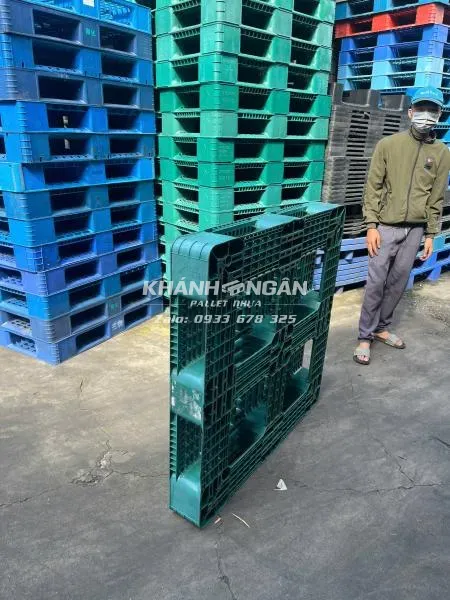 Pallet nhựa cũ kích thước 1100x1100x150mm