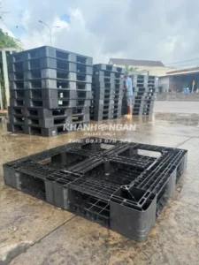 Pallet nhựa cũ kt 1100x1100x150mm