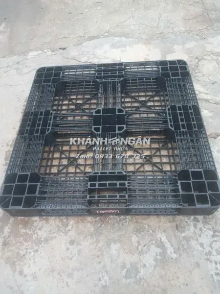 Pallet nhựa cũ kt 1100x1100x120mm logisall chữ hồng