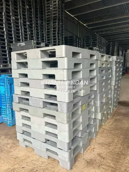 Pallet nhựa cũ kt1100x1100x140mm xám khuyết