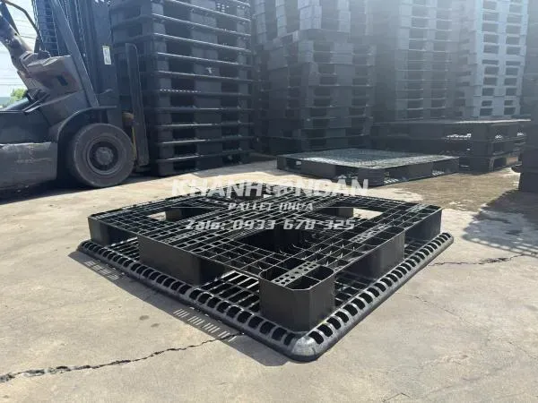 Pallet nhựa cũ tai bèo kích thước 1100x1300x150mm