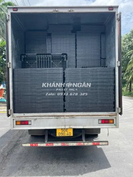 Pallet nhựa không chân chuyên lót sàn kho gạo, sàn xe tải