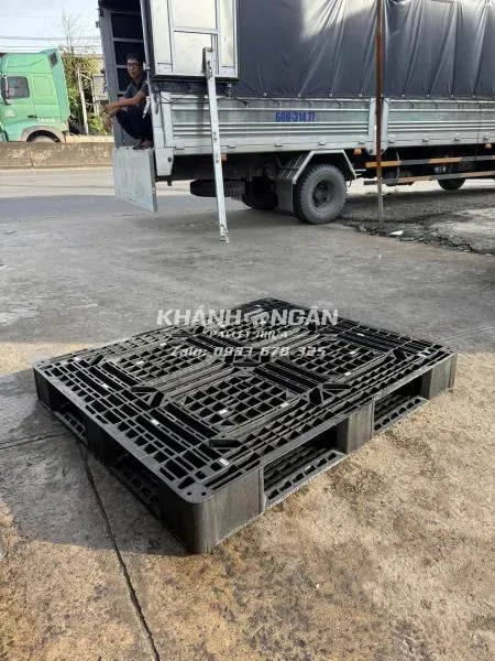 Pallet nhựa cũ kích thước 1100x1300x150mm