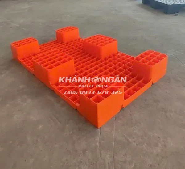 Phiên bản cải tiến mới Pallet nhựa liền khối kích thước 1000x600x135mm 