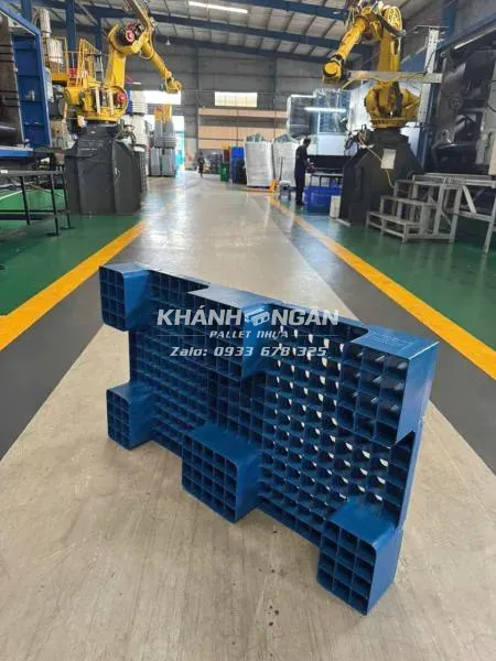 Phiên bản cải tiến mới Pallet nhựa liền khối kích thước 1000x600x135mm 