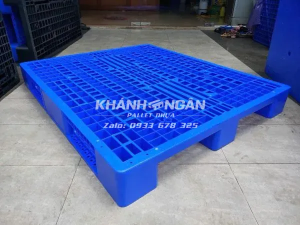 Pallet nhựa mới kích thước 1200x1000x150mm ba chân suốt