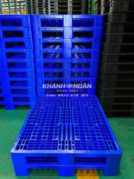 Pallet nhựa mới kích thước 1200x1000x150mm ba chân suốt