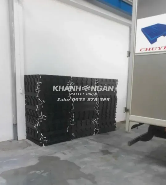 Pallet nhựa mới kích thước 950x950x18mm (vỉ nhựa, lưới trồng lan)