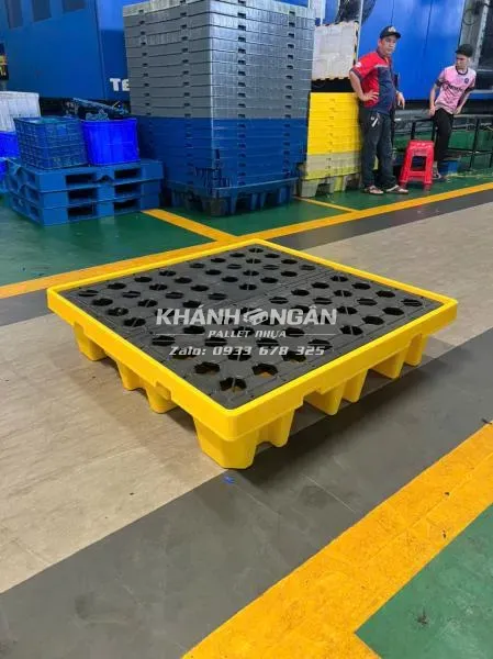 Pallet nhựa chống tràn kích thước 1300x1300x300mm – Sản phẩm mới