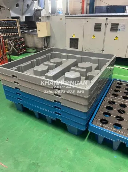 Pallet nhựa chống tràn kích thước 1300x1300x300mm – Sản phẩm mới