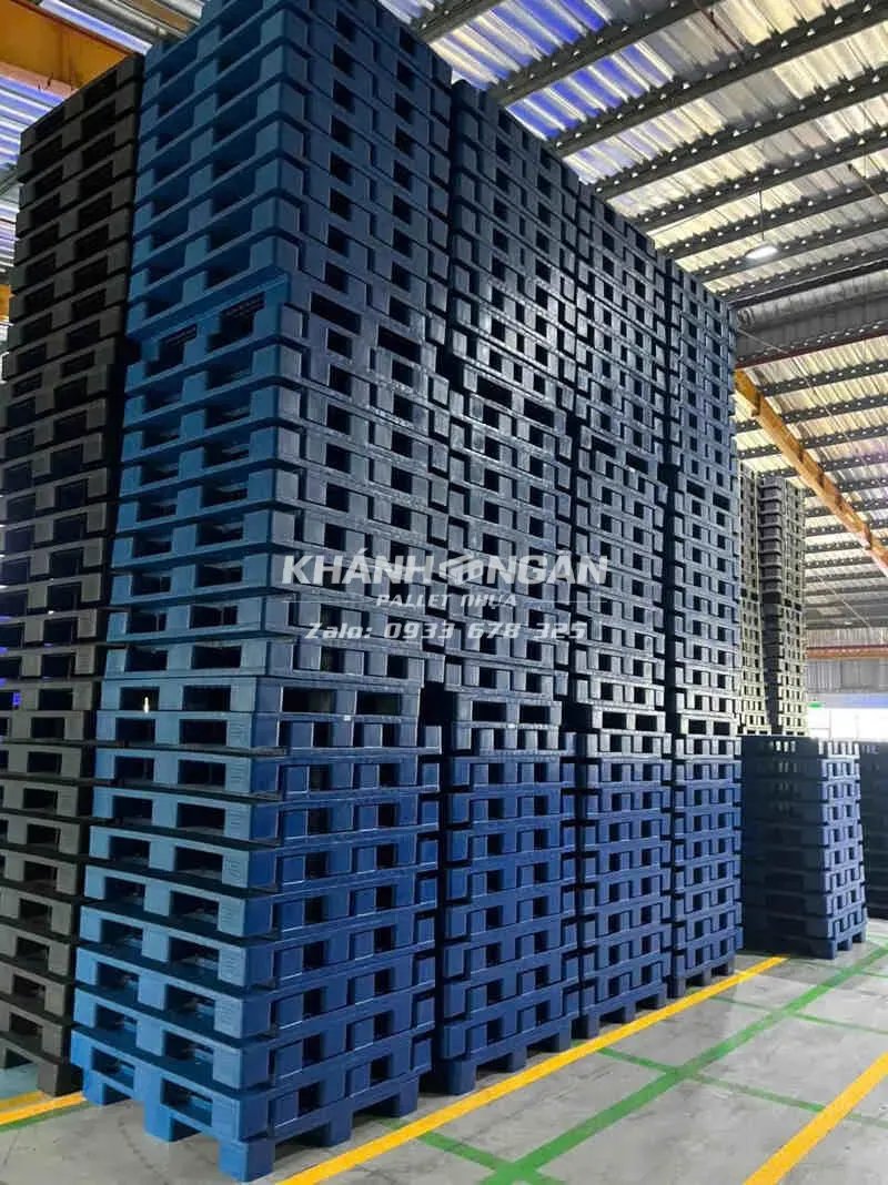 Ứng dụng của pallet nhựa - dùng để kê hàng, vận chuyển hàng hoá