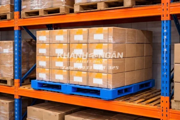 Ứng dụng của pallet nhựa - dùng để kê hàng, vận chuyển hàng hoá