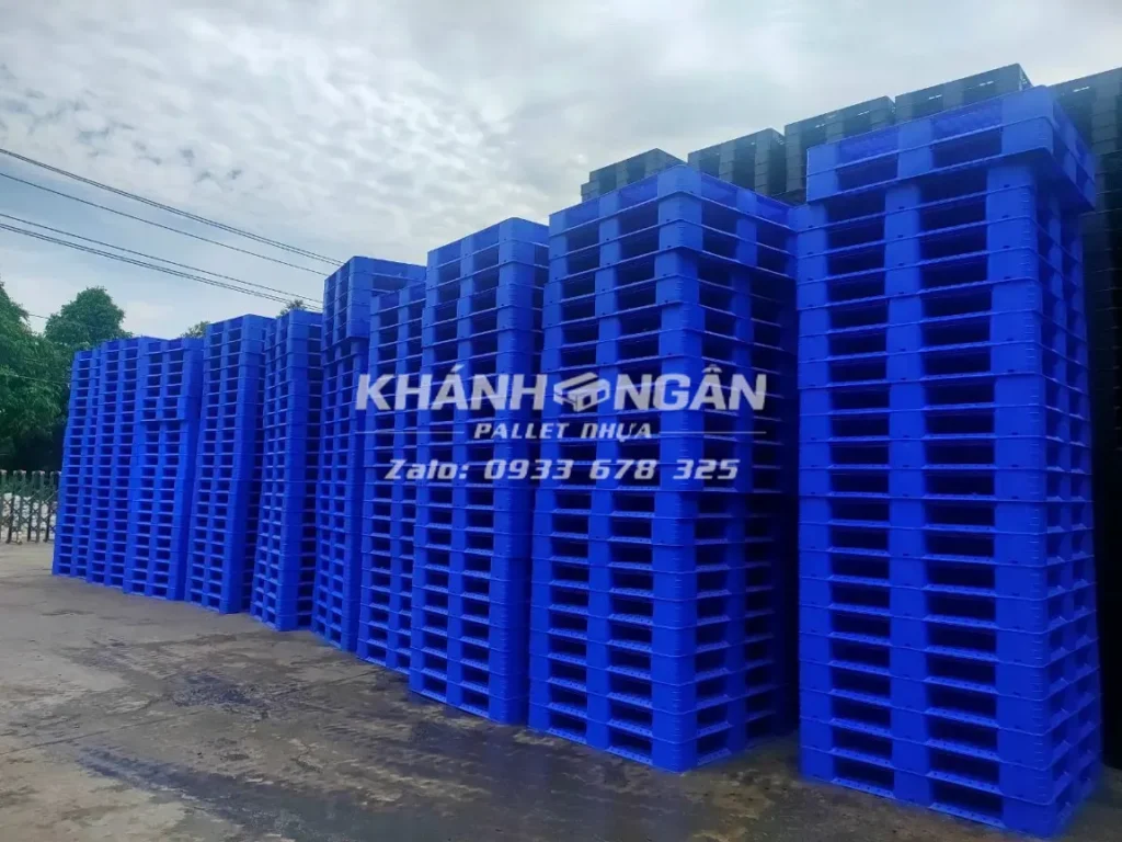 Ứng dụng của pallet nhựa - dùng để kê hàng, vận chuyển hàng hoá
