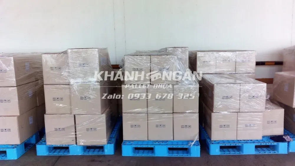 Ứng dụng của pallet nhựa - dùng để kê hàng, vận chuyển hàng hoá