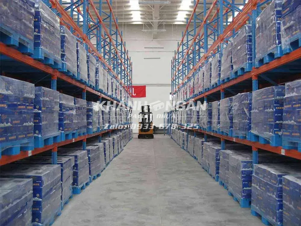 Ứng dụng của pallet nhựa - dùng để kê hàng, vận chuyển hàng hoá