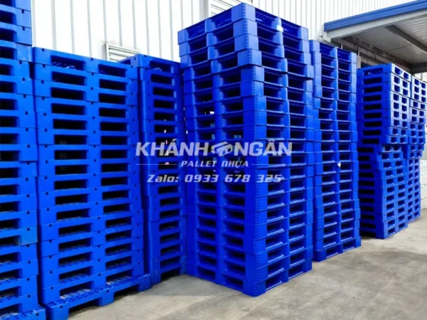 Ứng dụng của pallet nhựa - dùng để kê hàng, vận chuyển hàng hoá