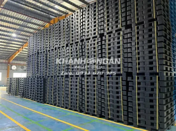 Ứng dụng của pallet nhựa - dùng để kê hàng, vận chuyển hàng hoá