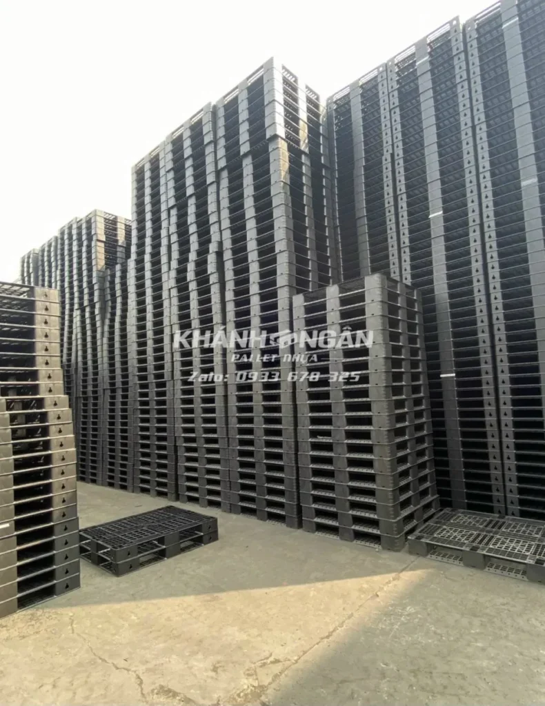 Ứng dụng của pallet nhựa - dùng để kê hàng, vận chuyển hàng hoá